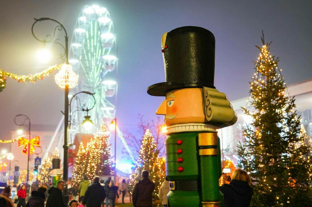 Târgul de Crăciun de la Craiova a fost desemnat cel mai frumos din Europa. A primit peste 140.000 de voturi | GALERIE FOTO - Imaginea 8