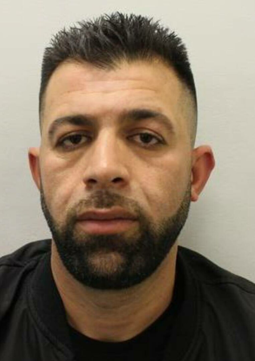 Români, între care un copil, ținuți în sclavie la o spălătorie auto din Londra. Proprietarul a fost condamnat | VIDEO - Imaginea 6