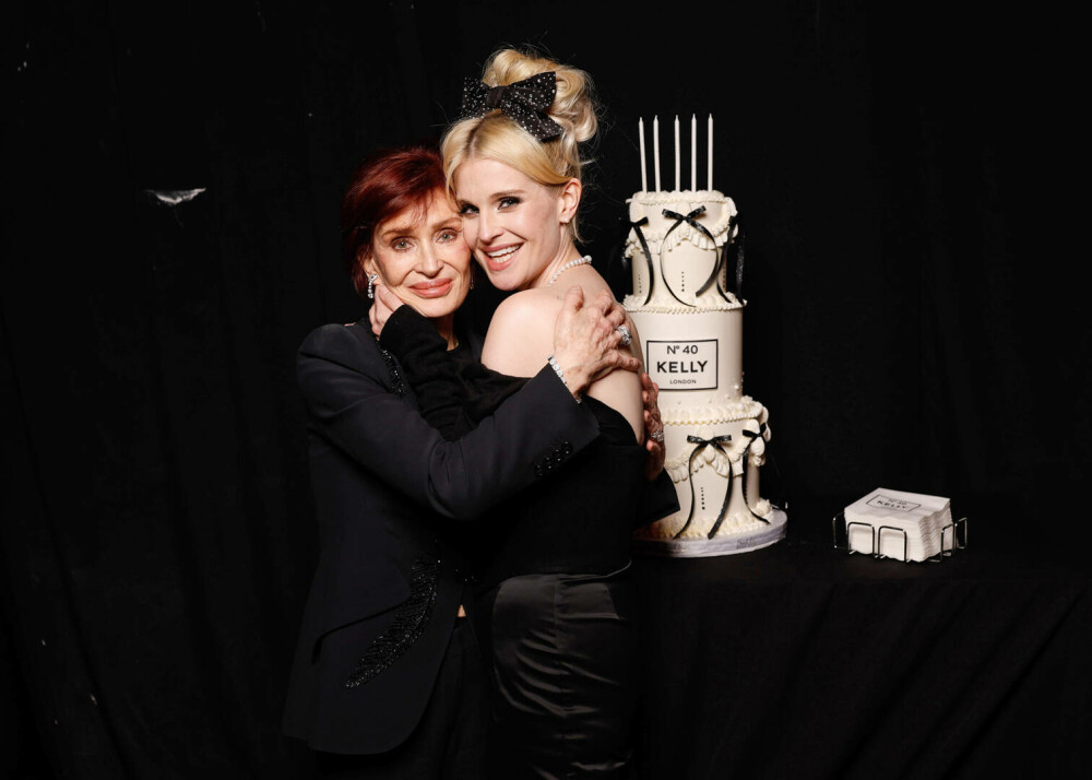 Sharon și Kelly Osbourne, prima apariție publică după moartea lui Ozzy. FOTO - Imaginea 11