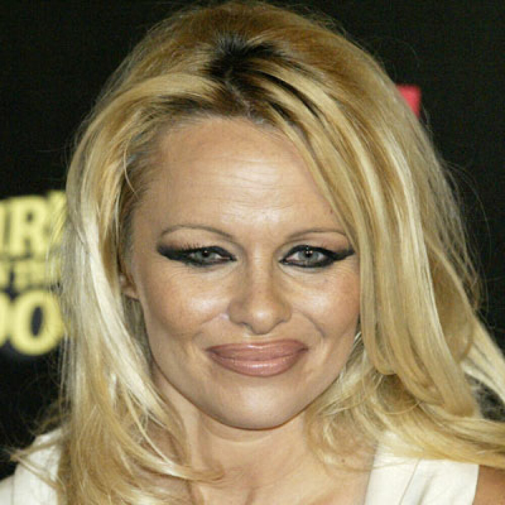 Ia uite cata celulita are Pamela Anderson! - Imaginea 4