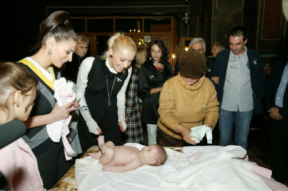 Ioana Ginghina si Alexandru Papadopol si-au botezat fetita - Imaginea 7