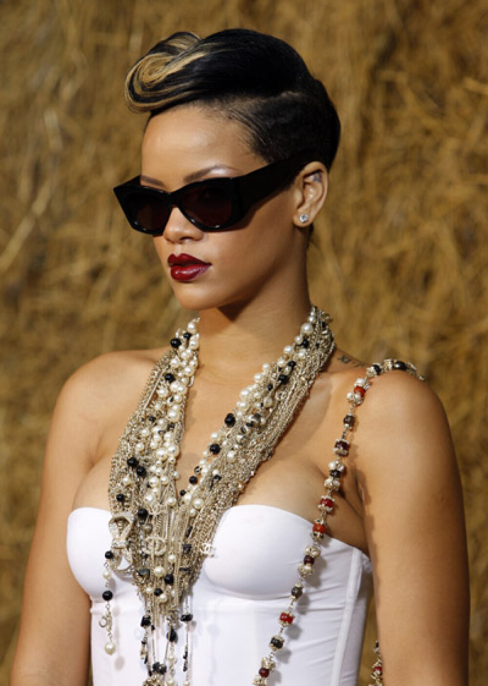Sexy si extravaganta, noul stil Rihanna! - Imaginea 1