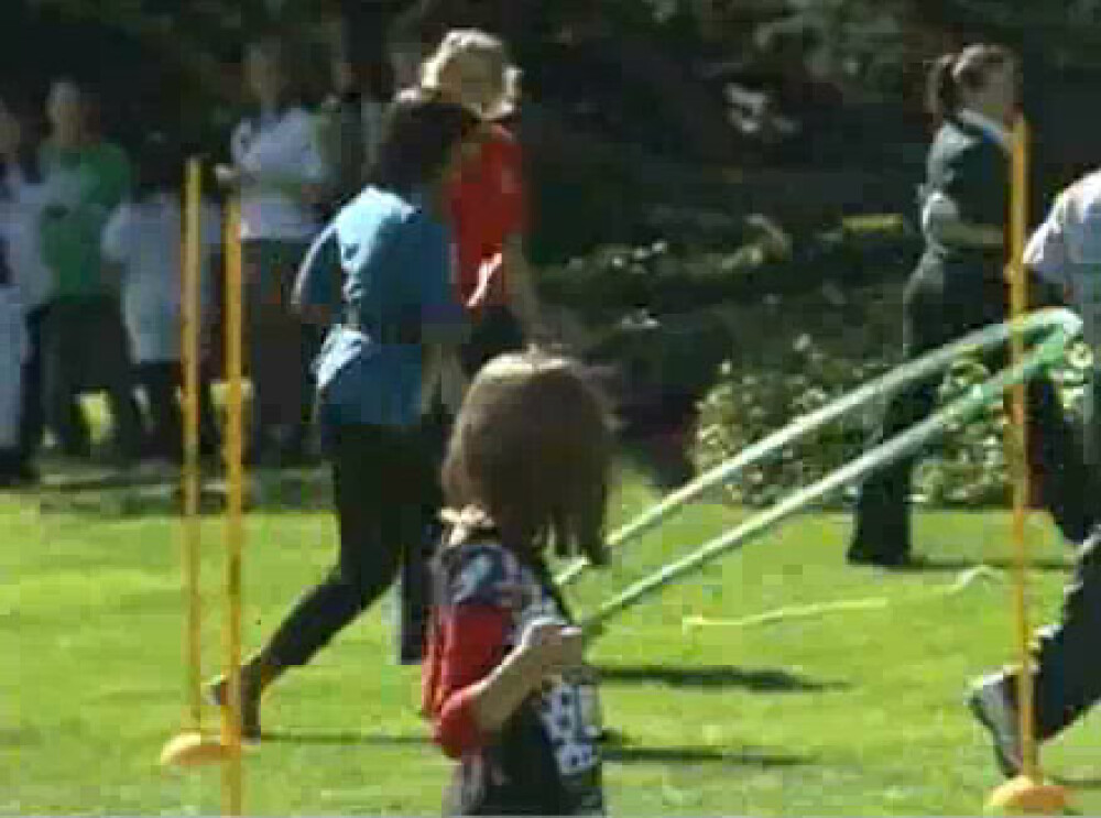 Michelle Obama se pricepe la hula-hoop! Vezi video! - Imaginea 3