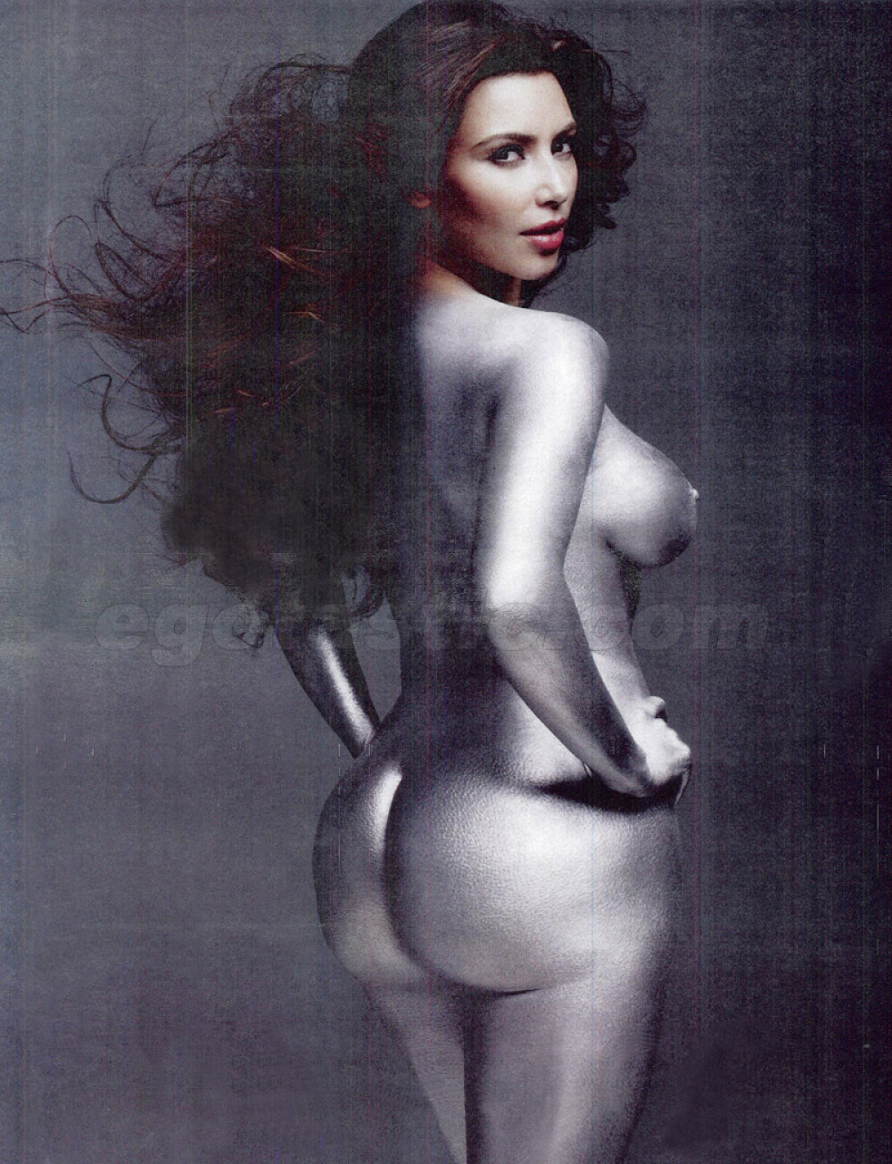 E oficial! Kim Kardashian are cel mai sexy posterior din 2010 - Imaginea 3