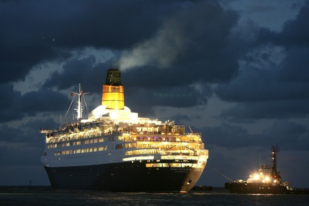 Titanicul vremurilor noastre a iesit pe mare! Lux pe 294 de metri lungime - Imaginea 1