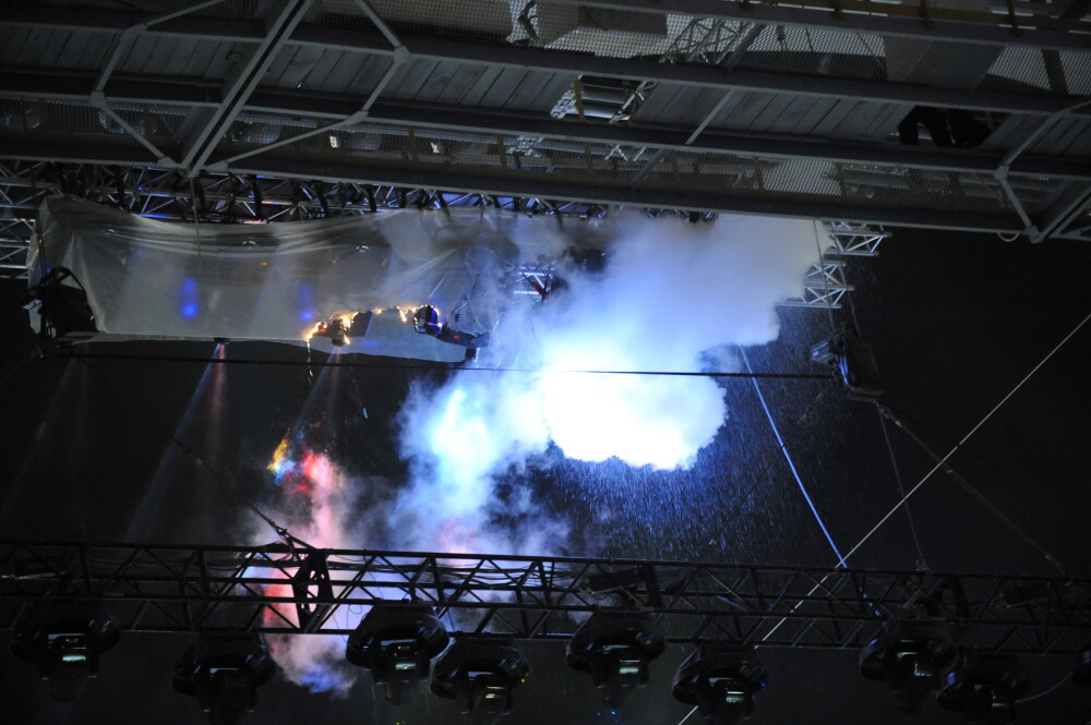 Acoperisul stadionului care va gazdui finala Euro 2012 a luat foc la inaugurare. GALERIE FOTO - Imaginea 2
