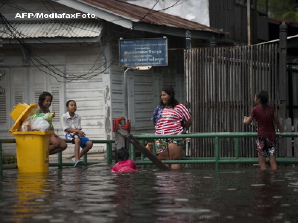 Imagini terifiante din Thailanda. Tara se scufunda din cauza inundatiilor extrem de puternice. VIDEO - Imaginea 2