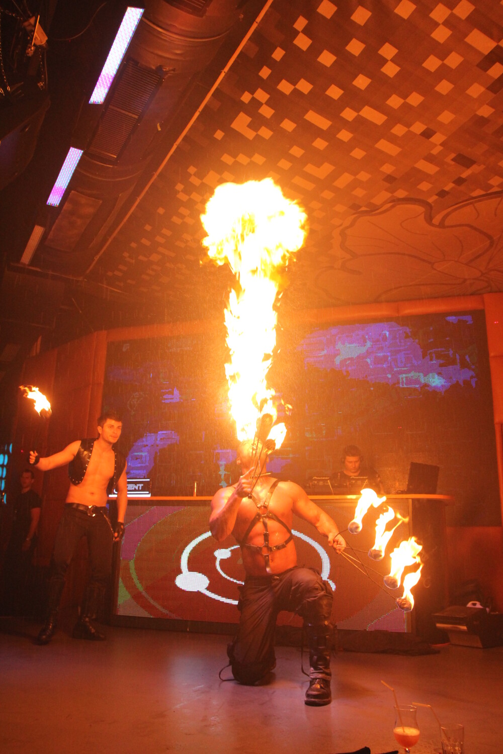 Petrecere incendiara intr-un club din Timisoara.Vezi GALERIE FOTO de la o seara de sambata magica - Imaginea 21