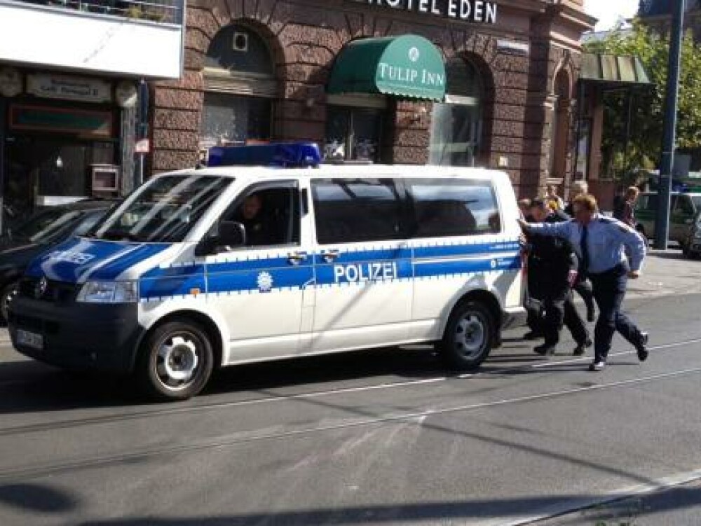 Politia in actiune. De cati ofiteri este nevoie pentru a pune o masina in miscare, in Germania - Imaginea 1