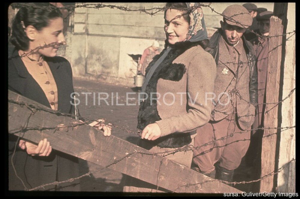 Imaginile dinaintea Holocaustului, surprinse de fotograful personal al lui Hitler. Viata in ghetou - Imaginea 1
