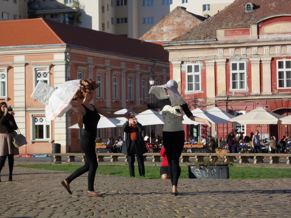 Prezentare de moda inedita in stil baroc, in Piata Unirii din Timisoara. Vezi GALERIE FOTO - Imaginea 9
