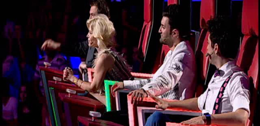 Vocea Romaniei. Cel mai dificil moment al serii. Pe cine a ales Smiley intre Loredana si Laura.VIDEO - Imaginea 1