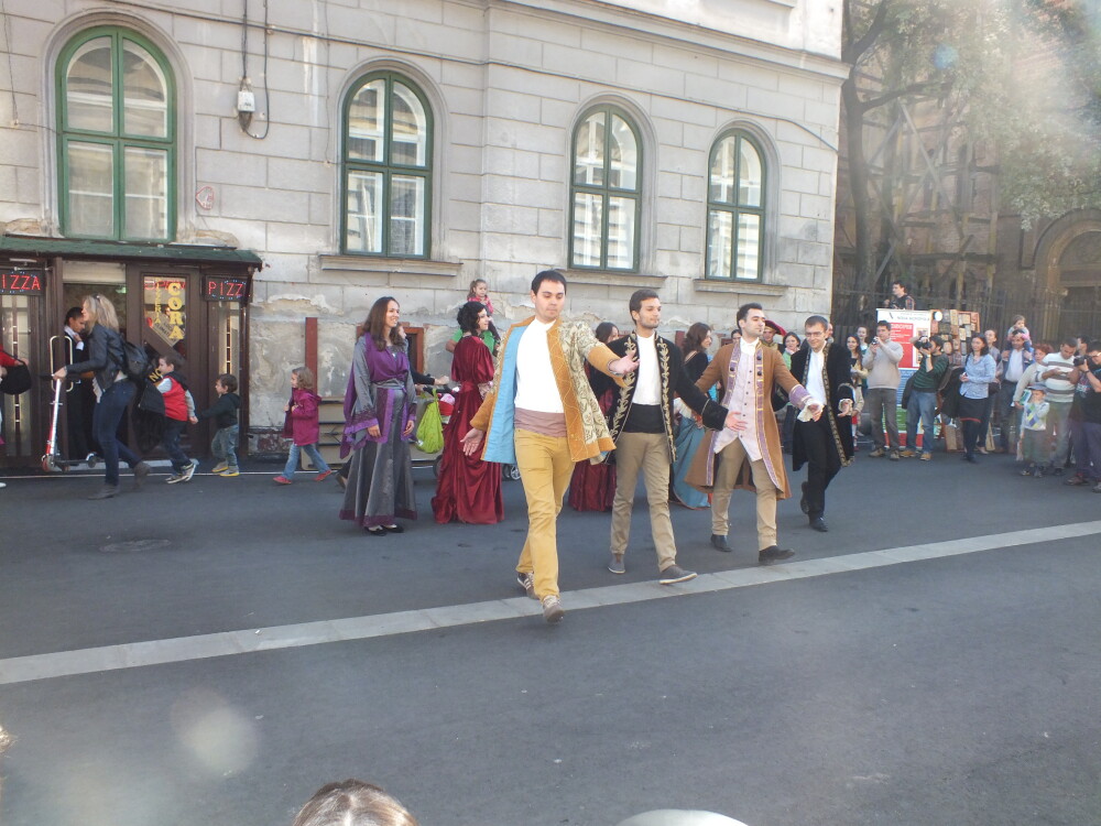 Parada costumelor de epoca pe strazile Timisoarei, in cadrul Festivalului Baroc - Imaginea 3