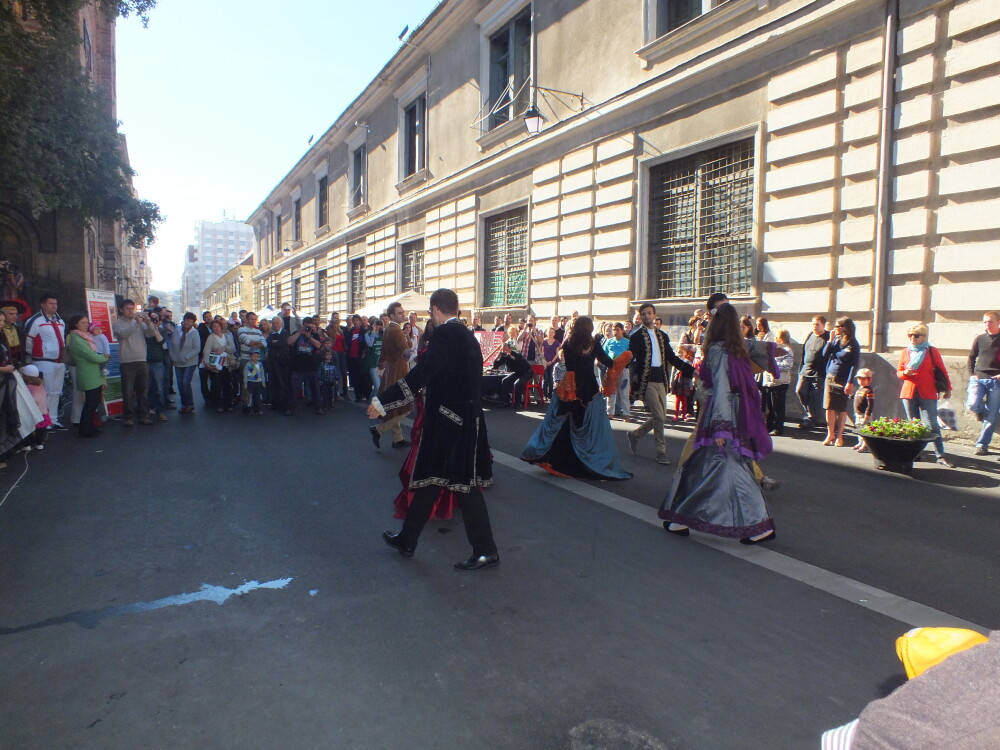 Parada costumelor de epoca pe strazile Timisoarei, in cadrul Festivalului Baroc - Imaginea 4