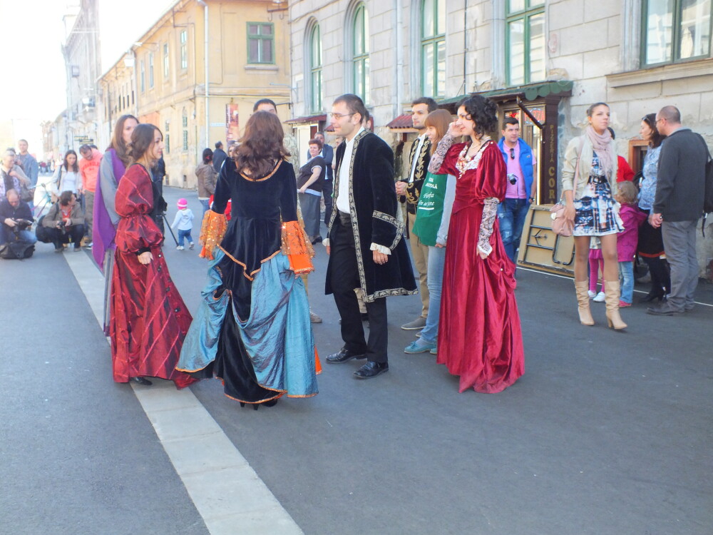 Parada costumelor de epoca pe strazile Timisoarei, in cadrul Festivalului Baroc - Imaginea 5