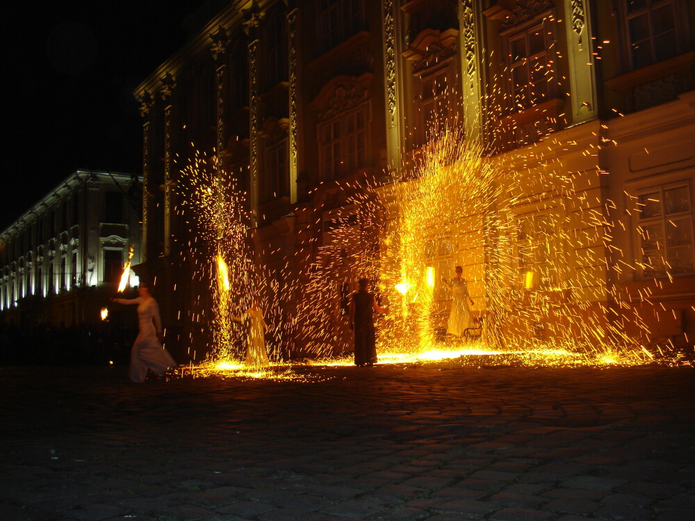 Spectacol cu foc si jocuri de lumini la incheierea Festivalului Baroc. GALERIE FOTO impresionanta - Imaginea 1
