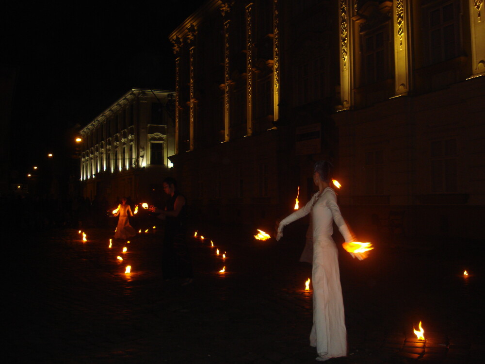 Spectacol cu foc si jocuri de lumini la incheierea Festivalului Baroc. GALERIE FOTO impresionanta - Imaginea 3