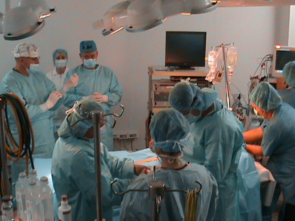 Operatie pe cord deschis realizata in premiera, la Universitatea de Vest “Vasile Goldis” din Arad - Imaginea 1