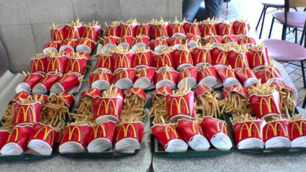 13.000 de calorii la o singura masa la McDonald's. Ce au mancat acesti elevi japonezi - Imaginea 2