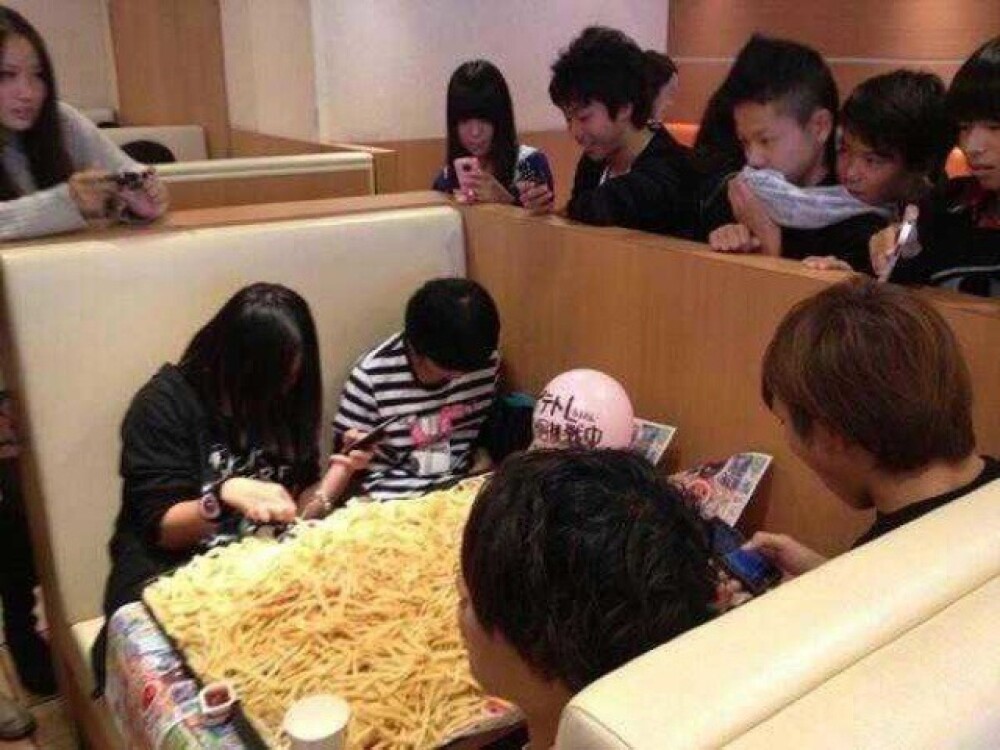 13.000 de calorii la o singura masa la McDonald's. Ce au mancat acesti elevi japonezi - Imaginea 3