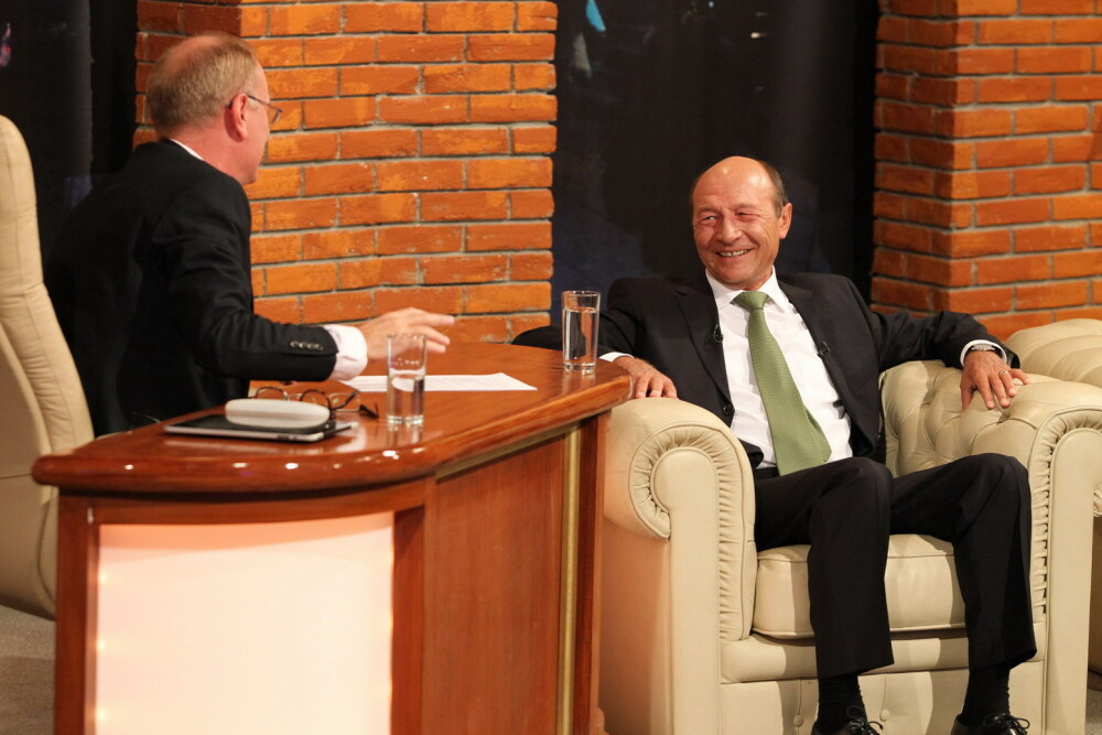 Traian Basescu este invitatul primei editii a “Serviciului Roman de Comedie”, 2 octombrie, ora 20.30 - Imaginea 4