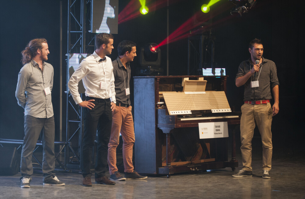 Au uimit lumea! Ce au reusit sa faca patru studenti din Timisoara cu un pian si bilele de biliard - Imaginea 1