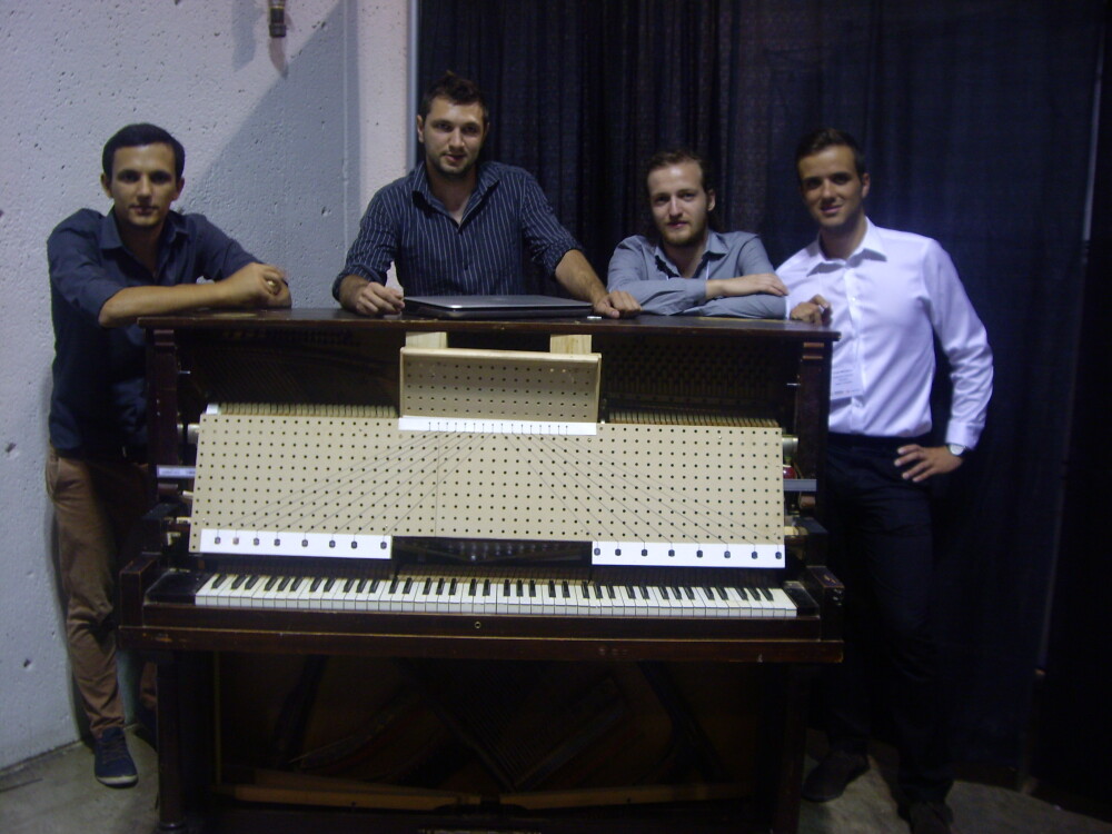 Au uimit lumea! Ce au reusit sa faca patru studenti din Timisoara cu un pian si bilele de biliard - Imaginea 5
