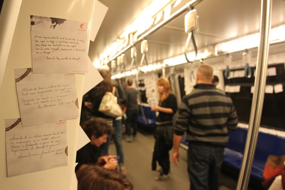 Mii de biletele lipite pe vagoanele unui metrou din Capitala. Surpriza poetica pentru toti pasagerii - Imaginea 4
