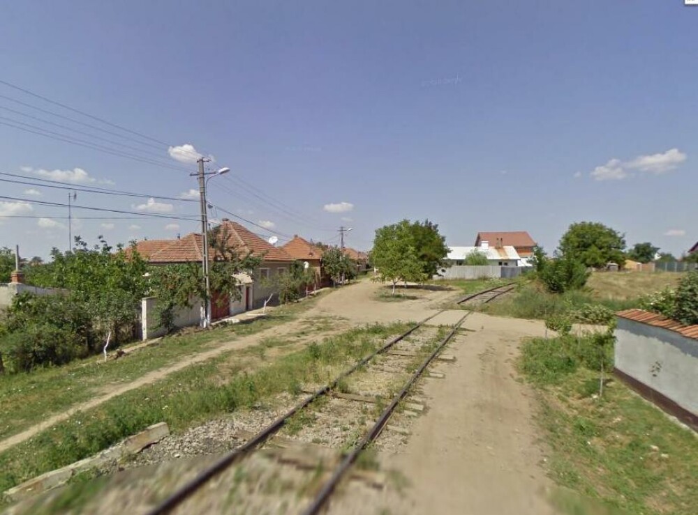 Ar vrea tramvai, dar prin fata caselor le trece trenul. Necazul unor familii de pe o strada din Arad - Imaginea 6