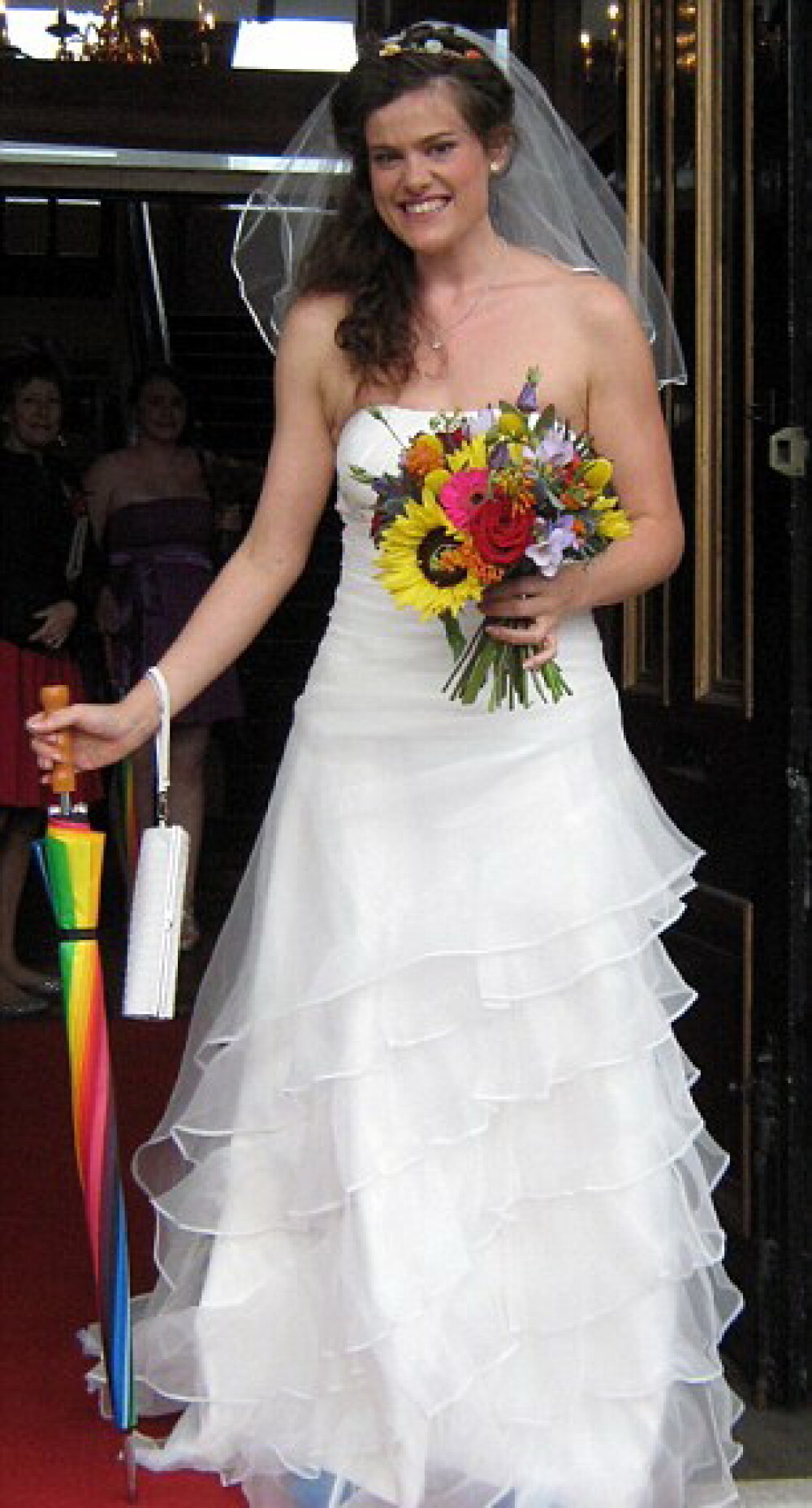 Si-a amanat nunta 7 ani, pana a incaput in rochia de mireasa perfecta. Cat a slabit femeia. FOTO - Imaginea 2