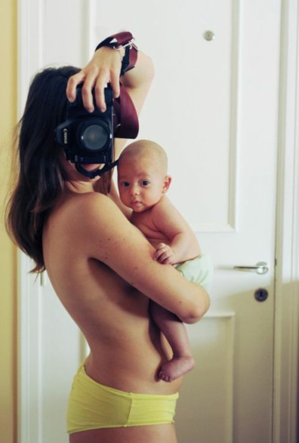 S-a fotografiat in fiecare luna de sarcina, in oglinda. E incredibil ce a iesit la final. FOTO - Imaginea 10