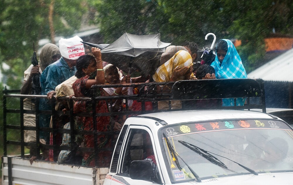 COD ROSU in India. Ciclonul Phailin a ucis pana acum 14 persoane; peste 1 milion de evacuati - Imaginea 4