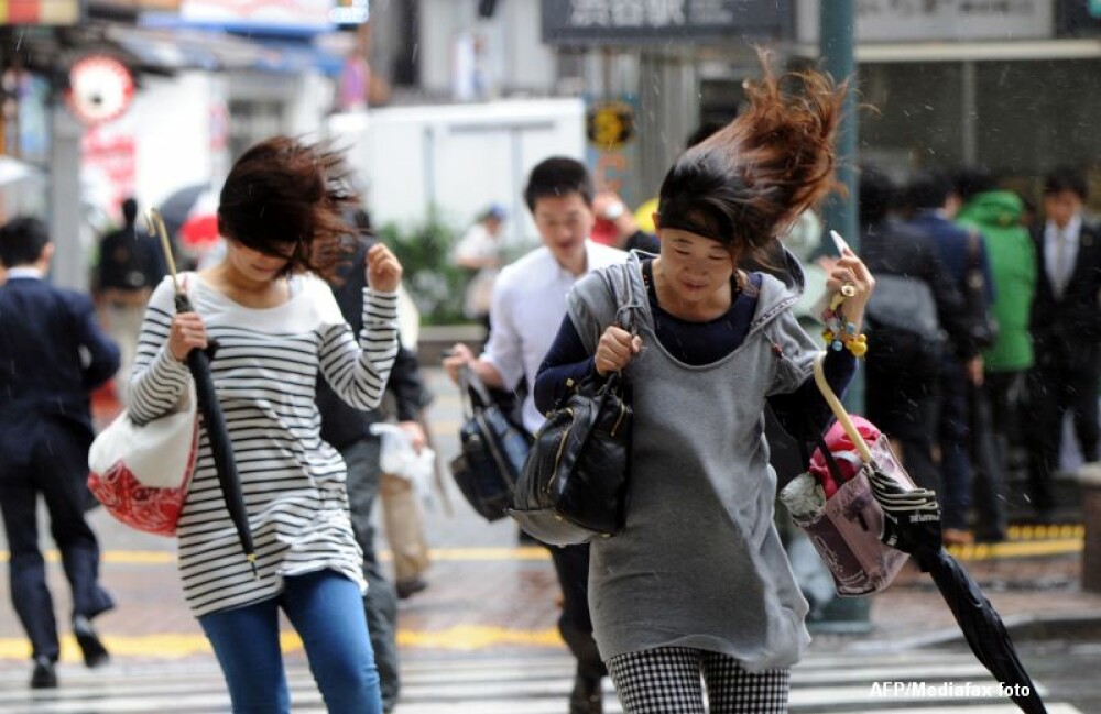 Cel putin 13 persoane au murit din cauza taifunului Wipha care traverseaza Japonia - Imaginea 1