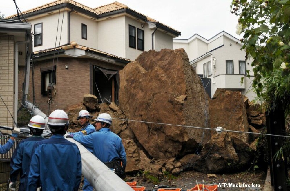 Cel putin 13 persoane au murit din cauza taifunului Wipha care traverseaza Japonia - Imaginea 3