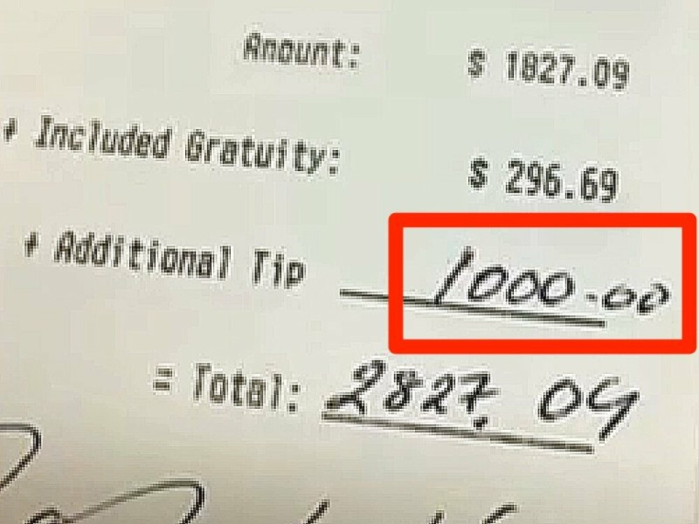 Cum a reactionat acest chelner cand a vazut un bacsis de 1300 dolari in mana - Imaginea 2