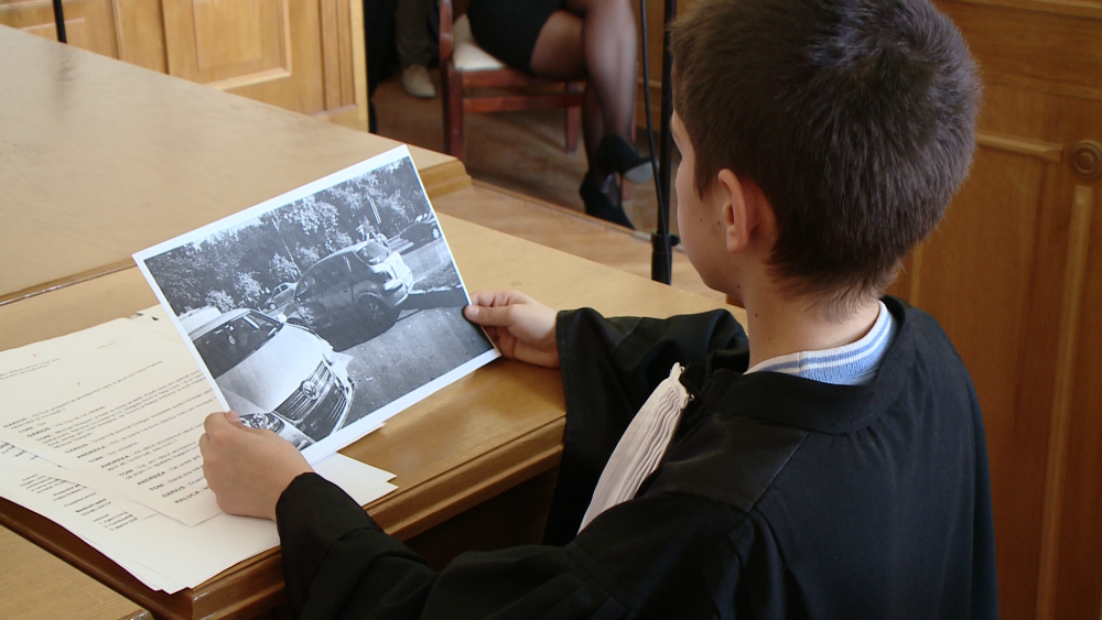 FOTO.Elevii claselor a V-a au simulat un proces la Curtea de Apel Timisoara,de Ziua Justitiei Civile - Imaginea 11