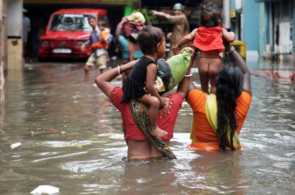 Inundatii devastatoare in India. Cel putin 48 de oameni au murit. GALERIE FOTO - Imaginea 3