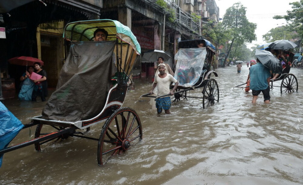 Inundatii devastatoare in India. Cel putin 48 de oameni au murit. GALERIE FOTO - Imaginea 5