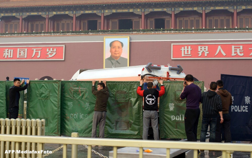 Incidente in piata Tiananmen din Beijing. Un vehicul a intrat in multime si a omorat 3 oameni - Imaginea 4