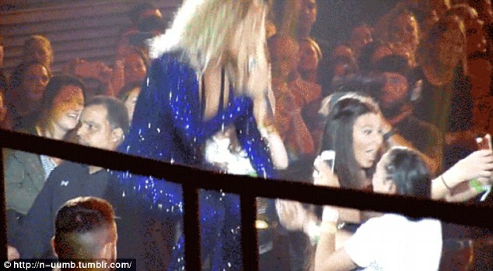 Imaginea a ajuns viral pe internet. Ce a facut Beyonce pentru o fana in mijlocul concertului - Imaginea 3