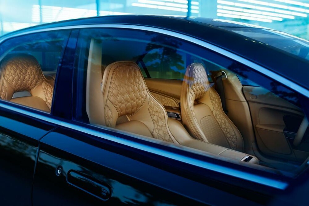 Aston Martin lanseaza in sfarsit o noua Lagonda. Cum arata modelul editie limitata, creat special pentru clientii din Orient - Imaginea 11