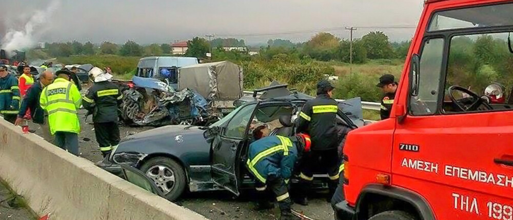 Presa: Soferul implicat in accidentul din Grecia, soldat cu cinci morti si 30 de raniti, acuzat de omor din culpa - Imaginea 2