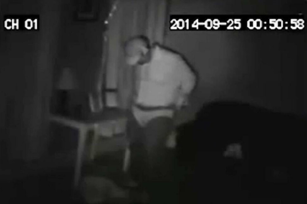 Spargator filmat de CAMERA de supraveghere dntr-o casa. Gestul cu care i-a ingrozit pe proprietari. VIDEO - Imaginea 1