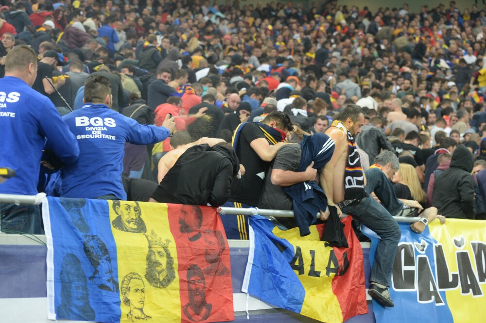Violente in tribunele National Arena la meciul Romania - Ungaria. 46 de spectatori, printre care si copii, au ajuns la spital - Imaginea 1