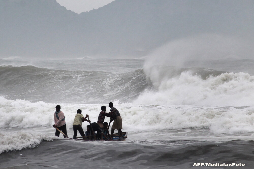 Atacul ciclonului Hudhud. Trei oameni au murit, iar 370.000 de persoane au fost evacuate - Imaginea 1
