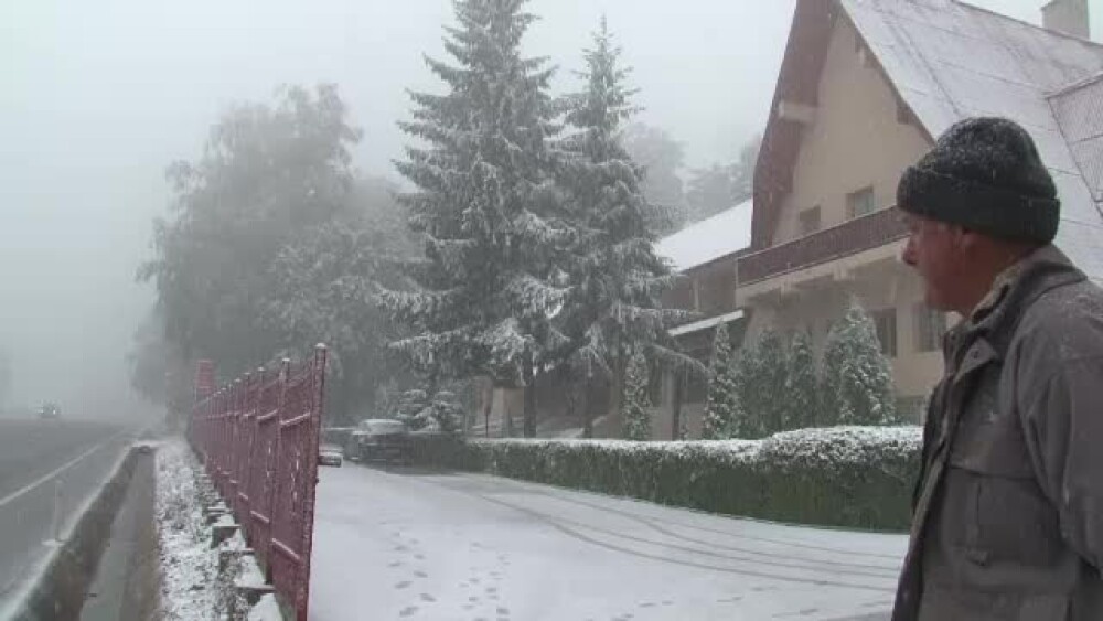 Inca este toamna, dar nordul Romaniei arata ca de Craciun. FOTO si VIDEO cu prima ninsoare din acest sezon - Imaginea 10