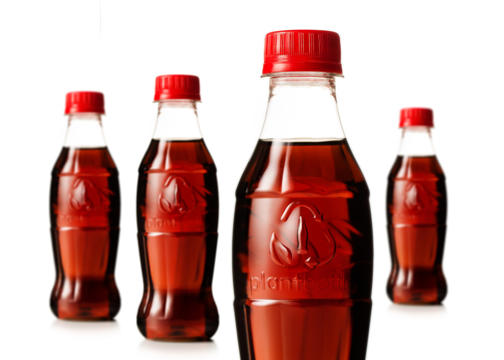 (P) Asa arata prima sticla Coca-Cola facuta exclusiv din plante. Cum a evoluat sticla simbolica in ultimii 100 ani - Imaginea 1