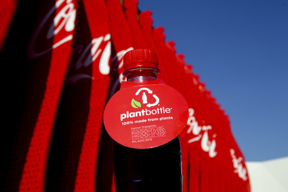 (P) Asa arata prima sticla Coca-Cola facuta exclusiv din plante. Cum a evoluat sticla simbolica in ultimii 100 ani - Imaginea 3