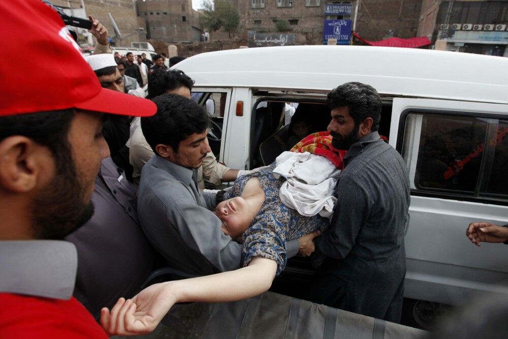 Cel putin 215 persoane au murit in urma cutremurului de 7,5 din Afganistan. Seismul, resimtit pana in Asia Centrala - Imaginea 2