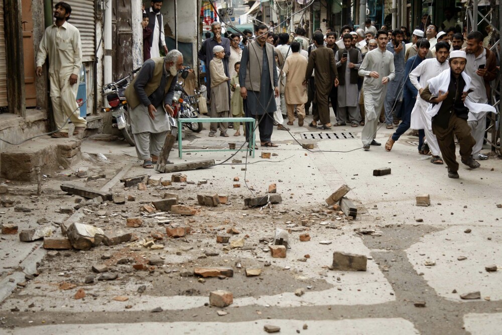 Cel putin 215 persoane au murit in urma cutremurului de 7,5 din Afganistan. Seismul, resimtit pana in Asia Centrala - Imaginea 3